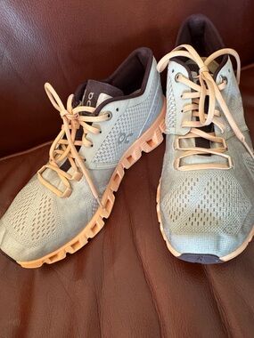 On Cloud Women's Athletic Running Shoes - Light Gray with Peach Accents